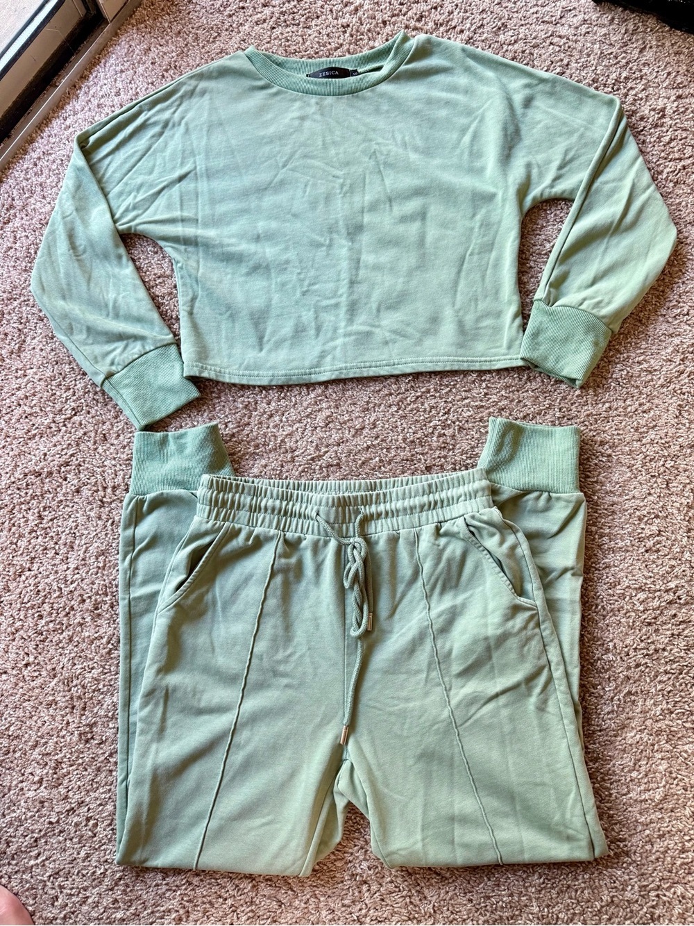 Zesica Cropped Sage Green Lounge Set